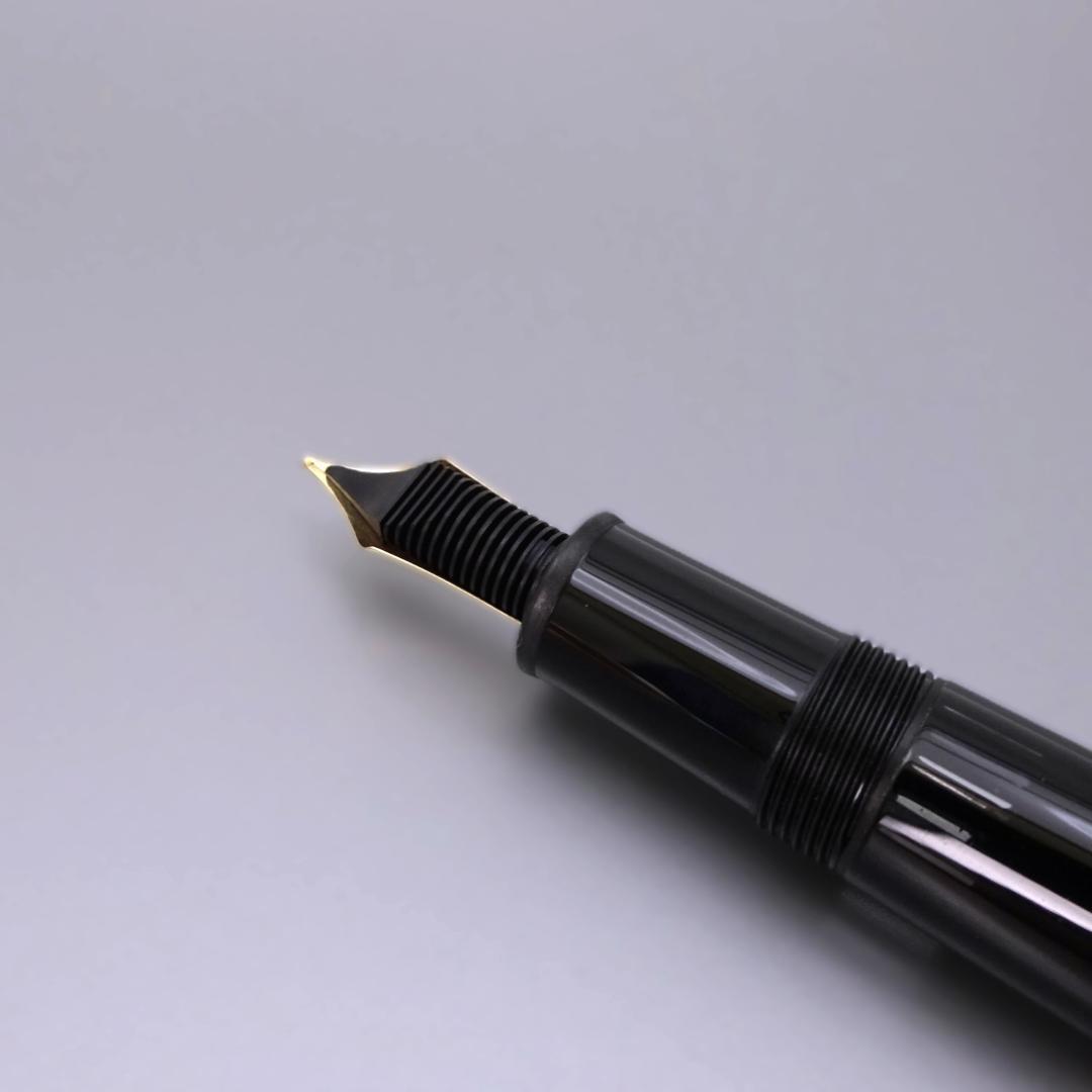 本物 美品■モンブラン■万年筆 マイスターシュテュック 太めモデル 14K M