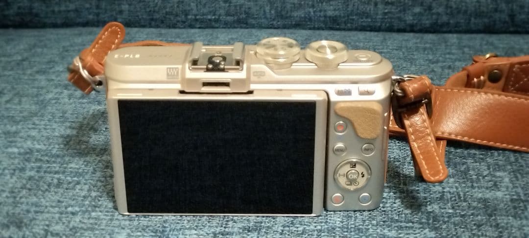 OLYMPUS PEN E-PL8 ダブルズームレンズキット　1〜2日で発送