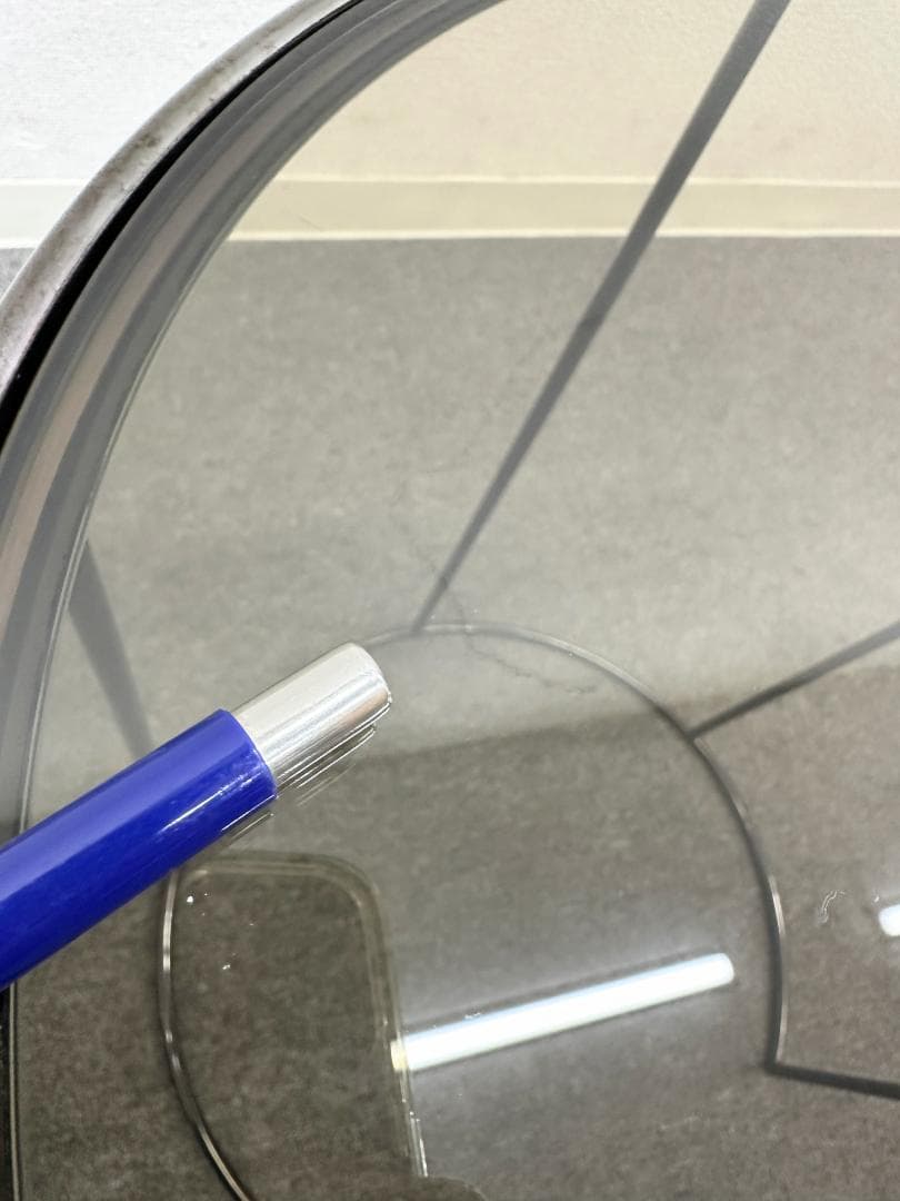 アルフレックス■CLIPS　ラウンド　サイドテーブル　直径40cm　ガラス　黒