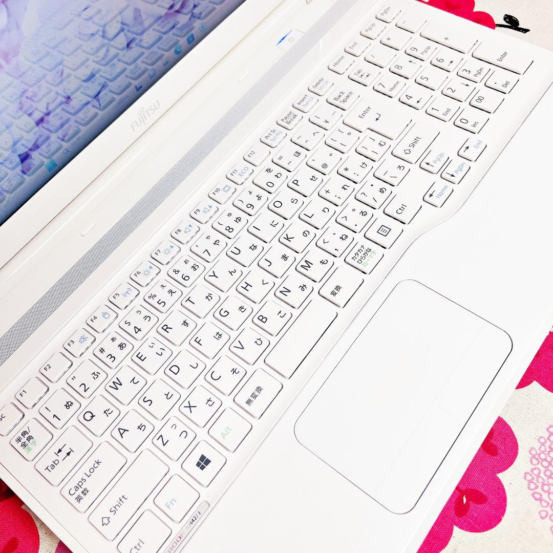 100.【メモリ8GB＆爆速SSD搭載❣️】Win11✨カメラ✨ノートパソコン✨白