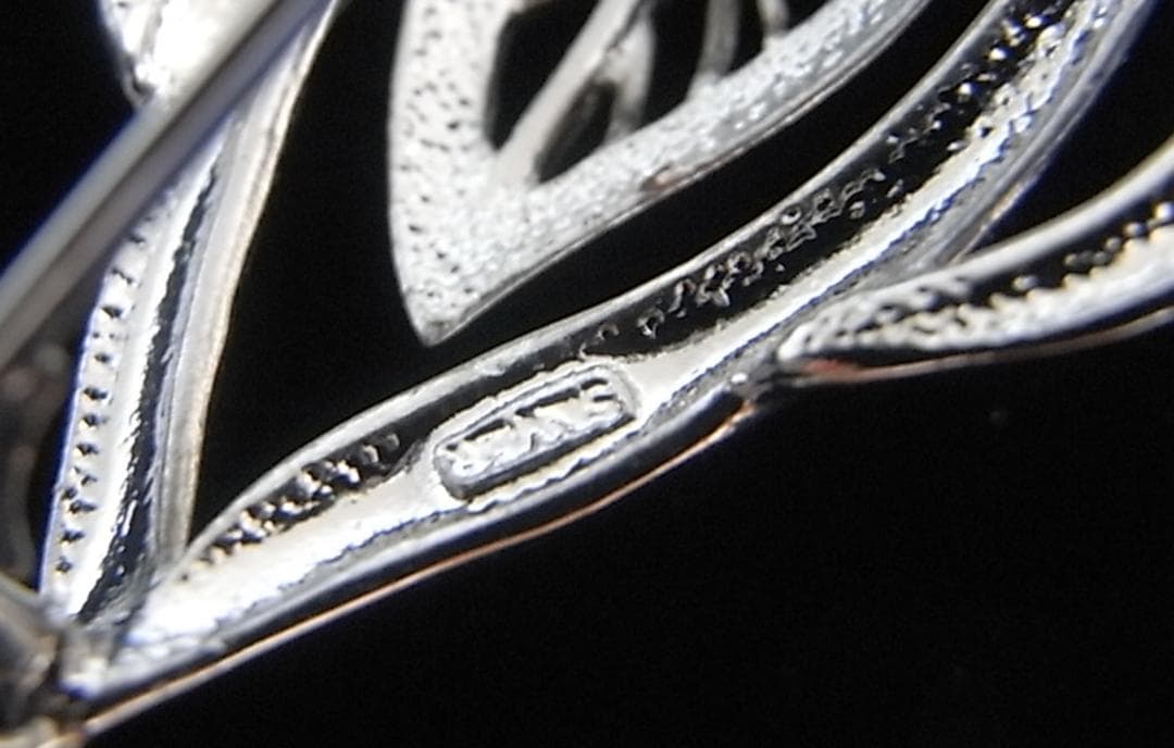 ★大粒８㎜珠・925シルバー(銀製)・本真珠（アコヤ真珠）ブローチ・新品★