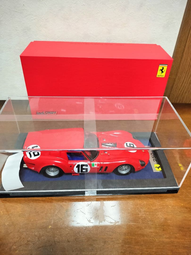 ルックスマート1/18 フェラーリ250GT ブレッド.バン 1962ル・マン