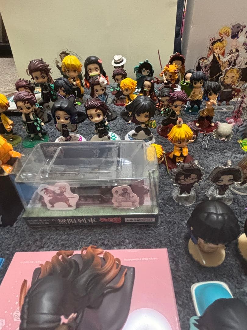 鬼滅の刃　フィギュア　アクスタ　ガチャ　グッズ　総数100点以上まとめ売り