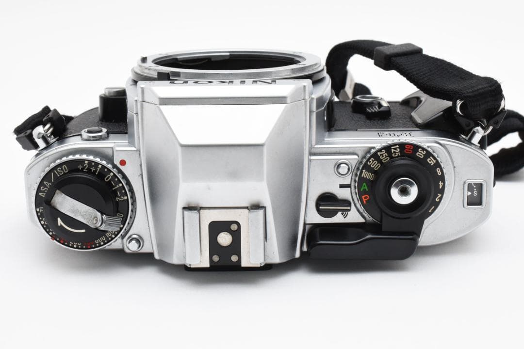 外観美品 NIKON FG シルバーフィルムカメラ　モルト新品交換済 M136