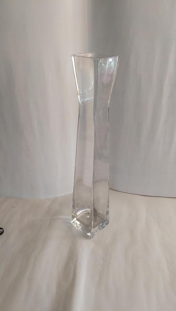 ユニーク な形状のガラス製 花瓶 花器 サンドアート ②です。