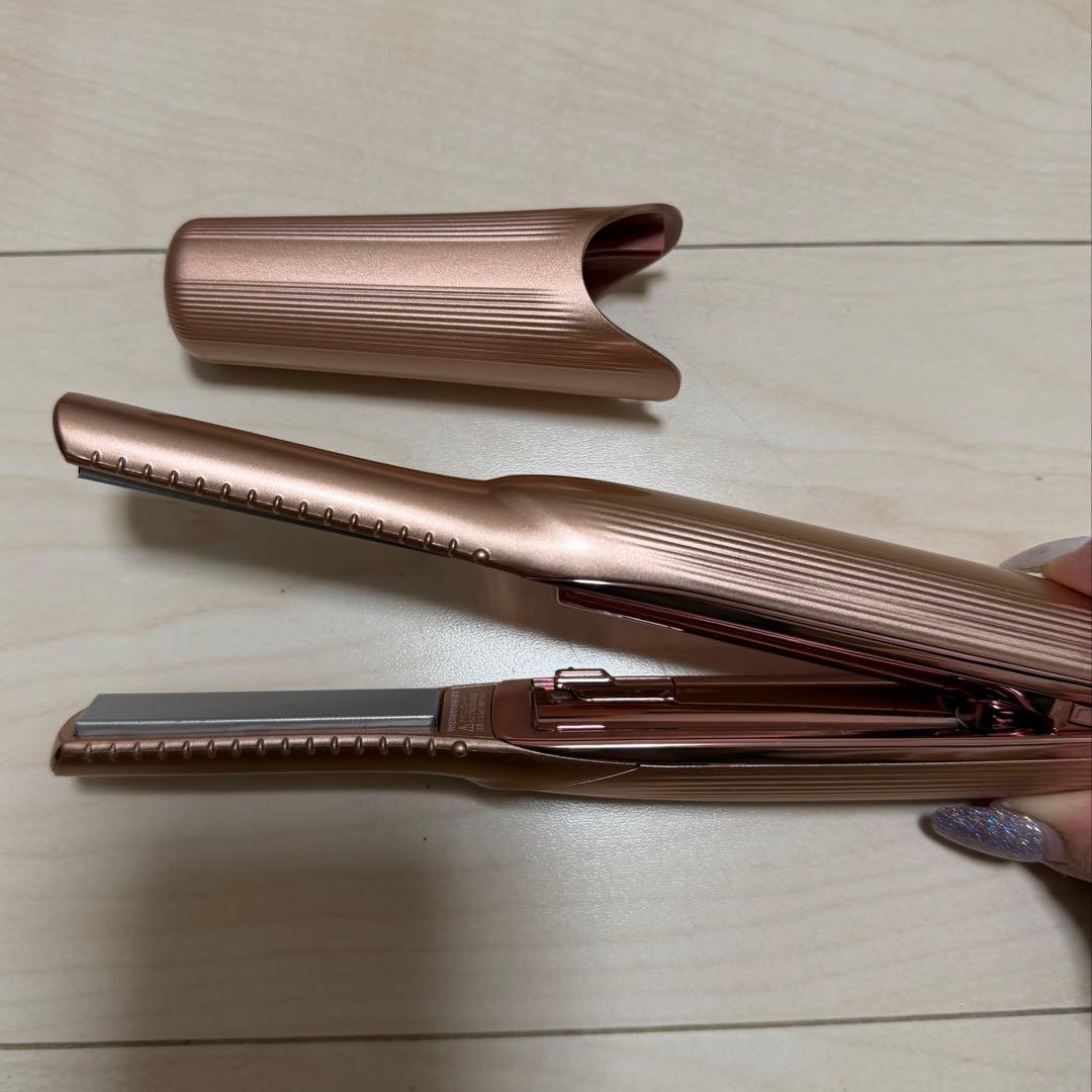 リファ　コードレスアイロン