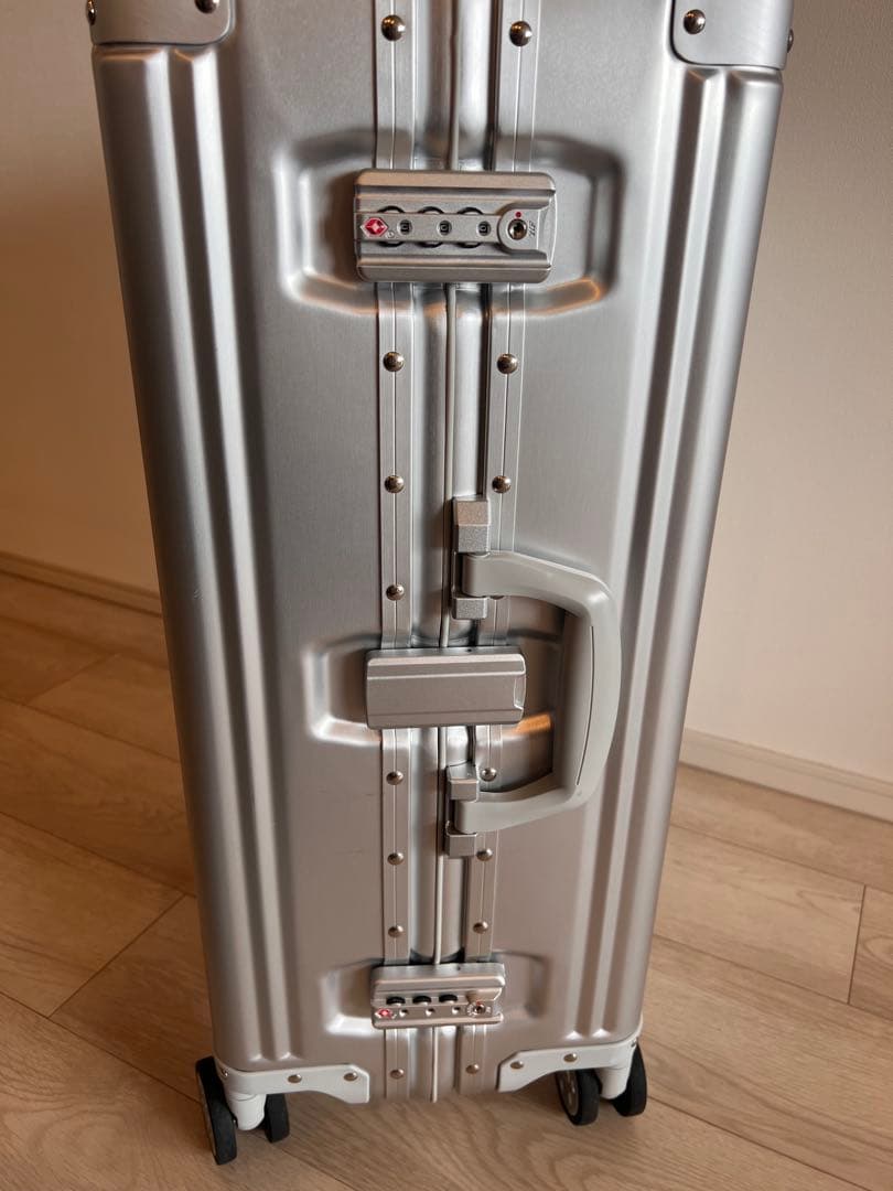 非売品　メルセデスベンツ　スーツケース　シルバーキャリーケース 4輪　65L