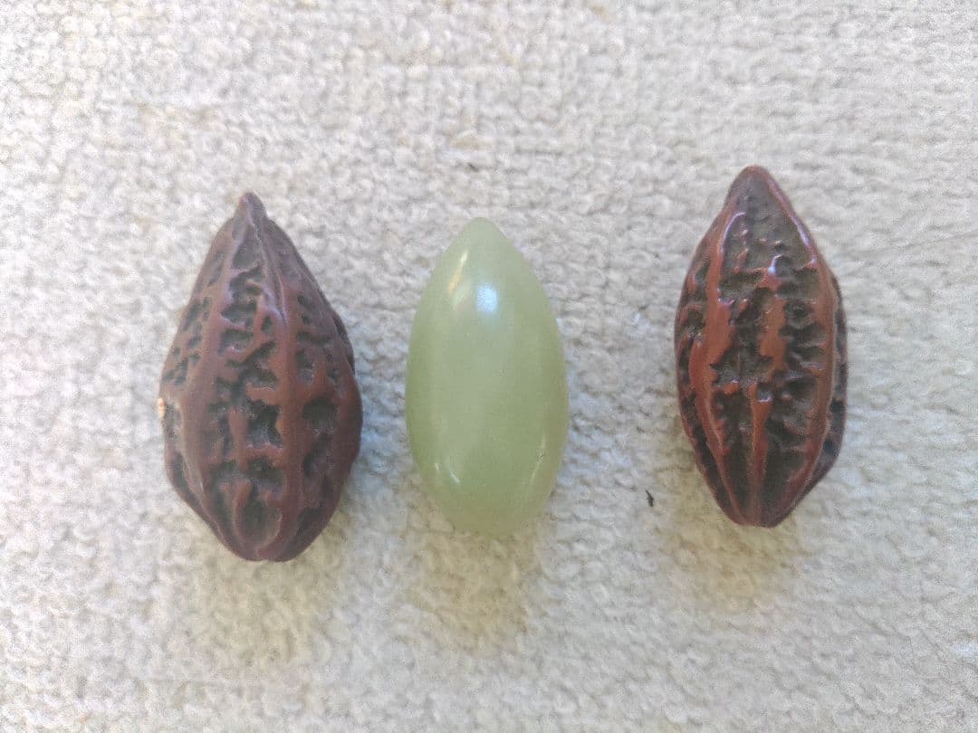 中国骨董　翡翠?　玉石と胡桃蔵出し