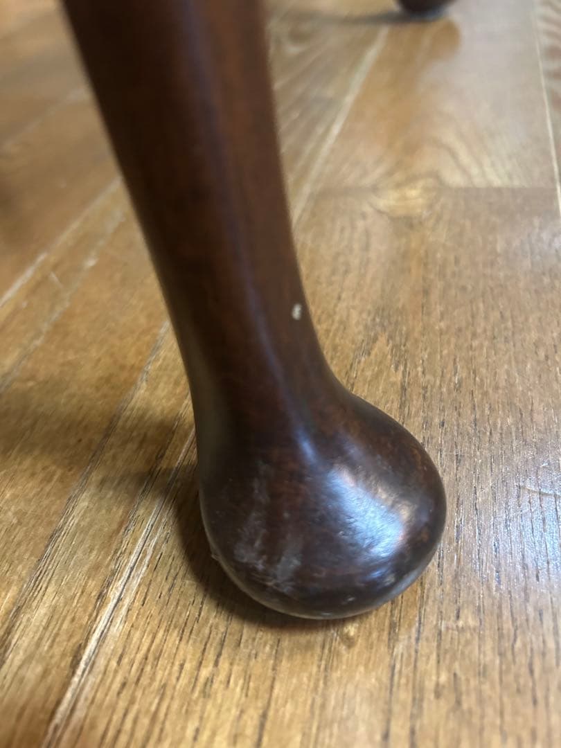 イギリス　アンティーク　コーヒーテーブル　猫脚　フリルの丸テーブル