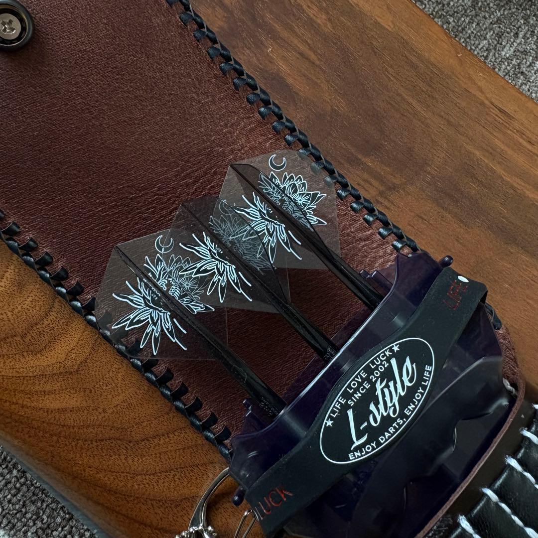 本革　高級　レザー　手縫い　ダーツケース　かがり縫い　コンチョ　クリスタルワン