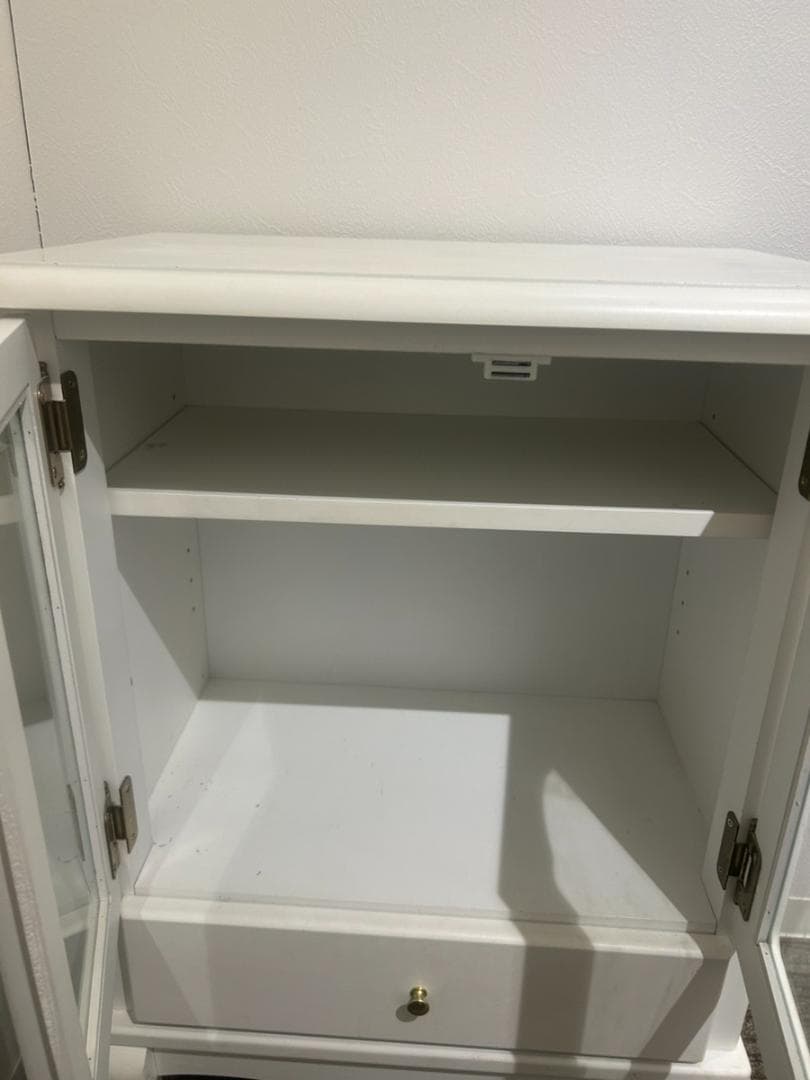 猫脚カントリー調フレンチ　ホワイト木製キャビネット ガラス扉付き