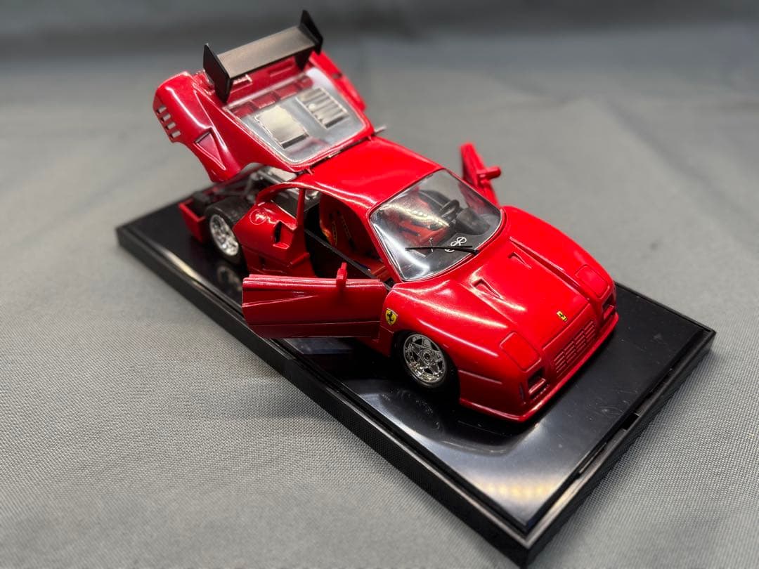ジョエフ フェラーリ 1/18スケールミニカー