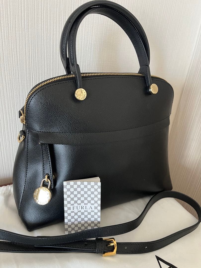 美品　FURLA フルラ パイパー/M/黒/ブラック/ショルダー付