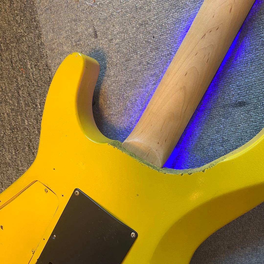 FERNANDES ハムバッカーLEDネック搭載 ブラックハート！フロイドローズ