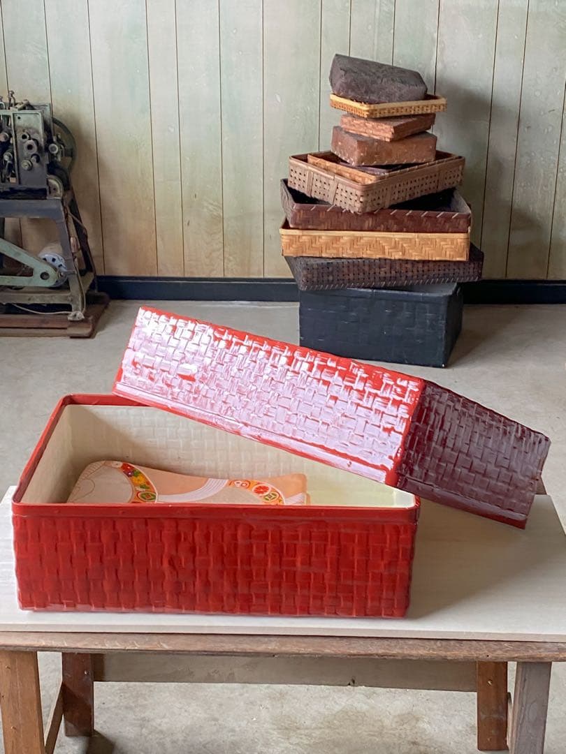 【竹細工】つづら一閑張り　衣装入れ（小）　朱色