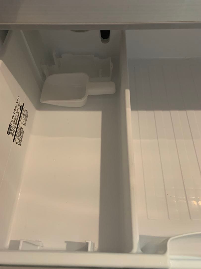 東芝 TOSHIBA 大型冷蔵庫 シルバー　ファミリータイプ　家族用