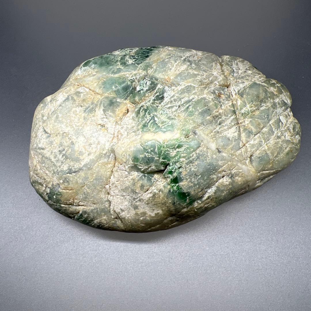 【最終値下】翡翠原石　糸魚川産643g 鉱物標本