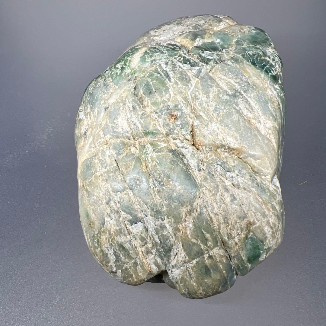 【最終値下】翡翠原石　糸魚川産643g 鉱物標本