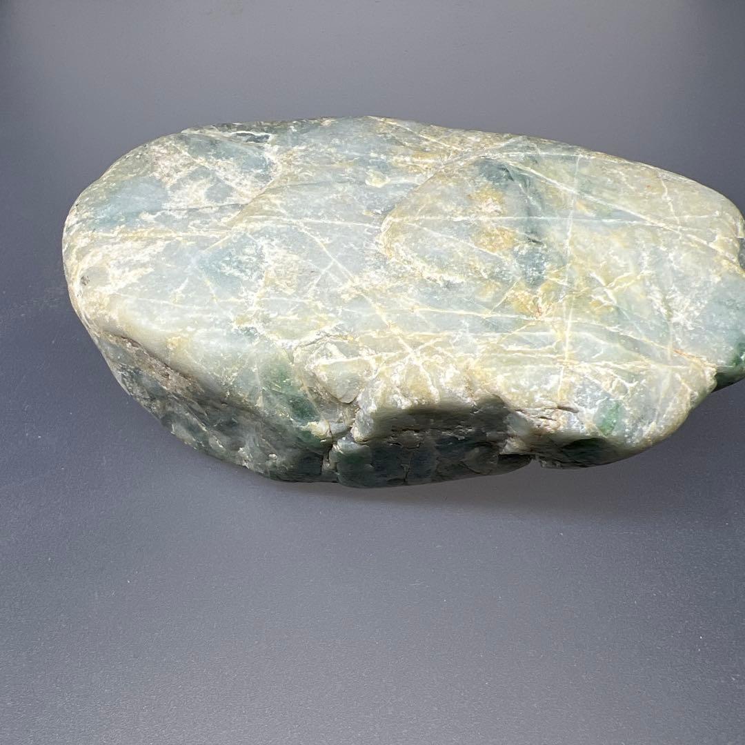 【最終値下】翡翠原石　糸魚川産643g 鉱物標本