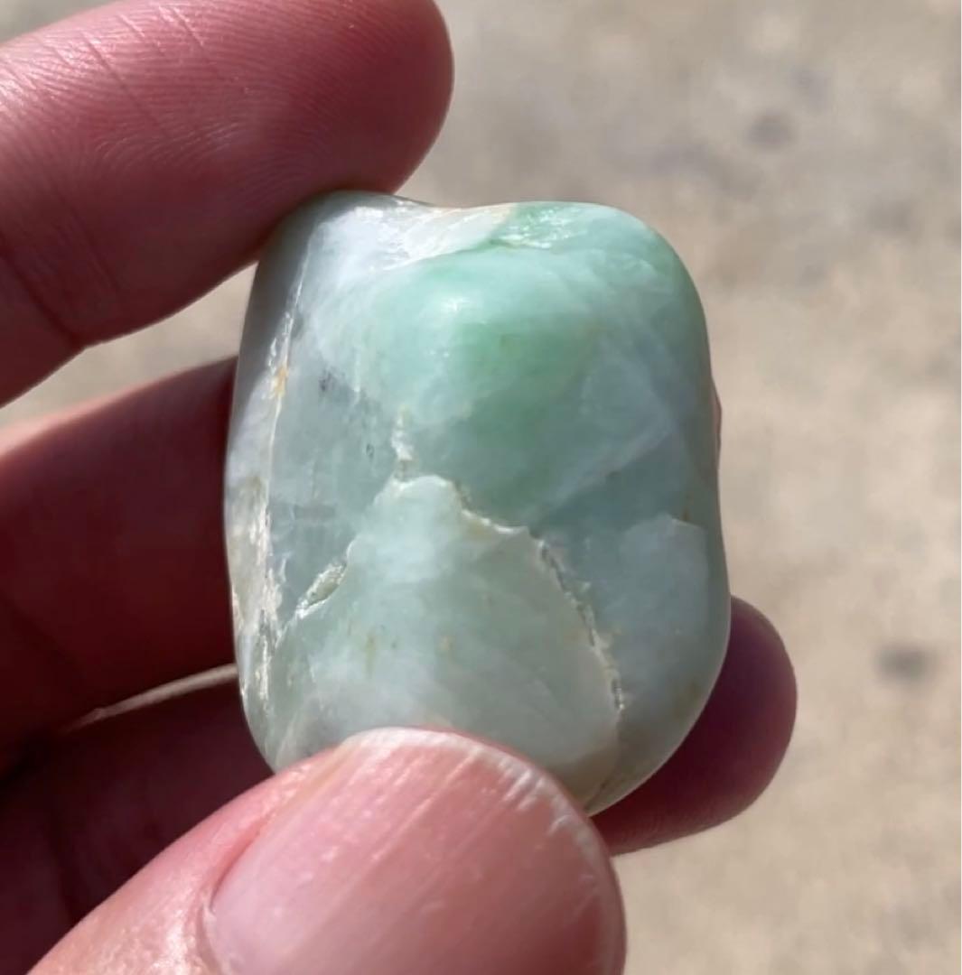 糸魚川翡翠 ヒスイ 33g 淡いグリーン