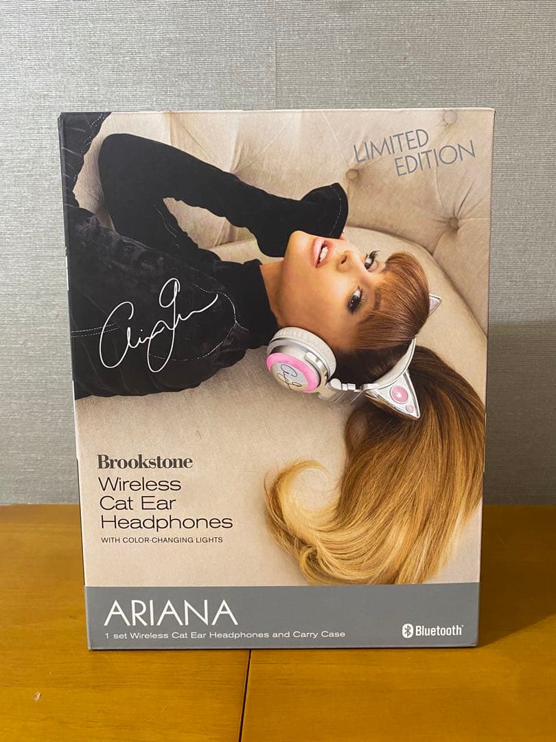 Brookstone アリアナグランデ　猫耳ヘッドホン