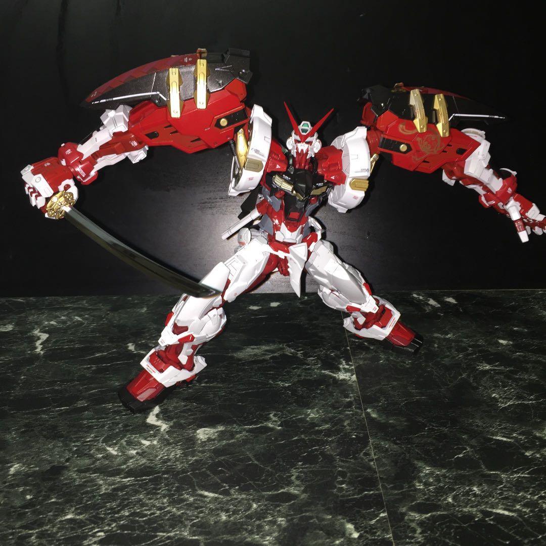 ガンプラ完成品　ガンダムアストレイレッドフレームパワードレッド　プラモデル完成品