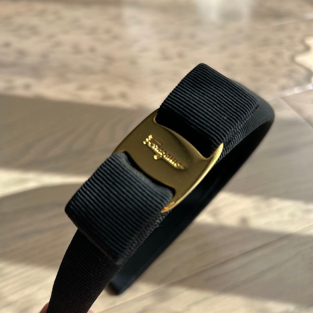 【未使用】フェラガモ　カチューシャ　黒