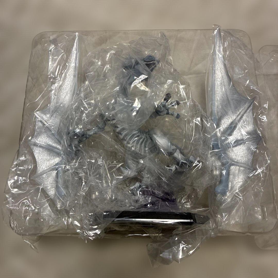 青眼の白龍 ブルーアイズホワイトドラゴン　フィギュア 遊戯王　yu-gi-oh