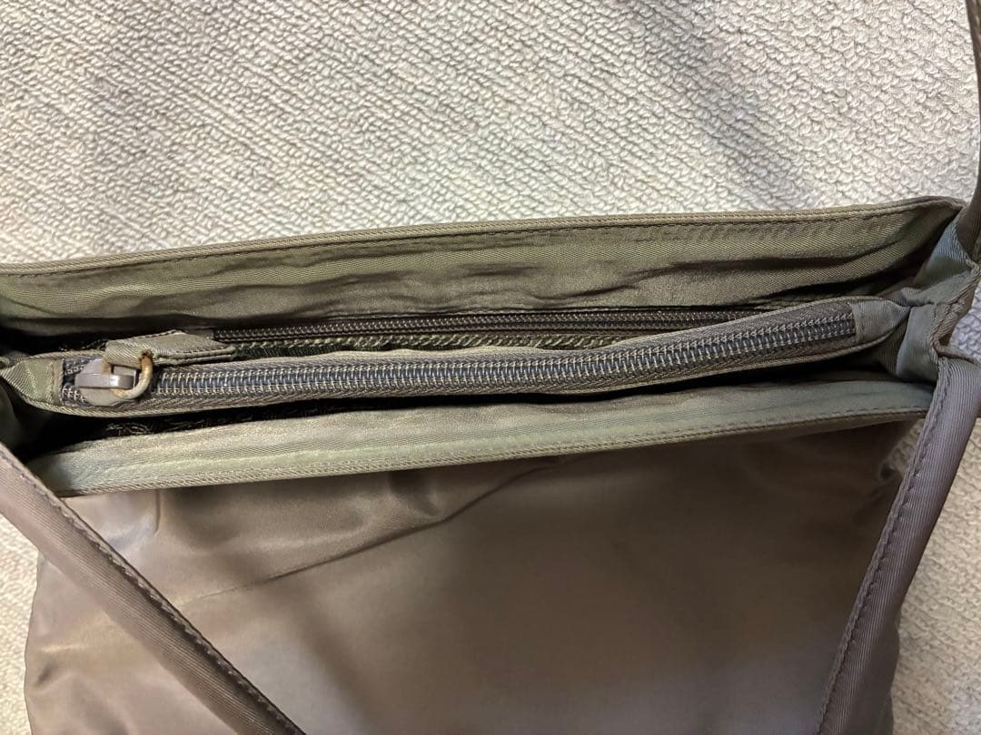 e*i様 PRADA バッグ