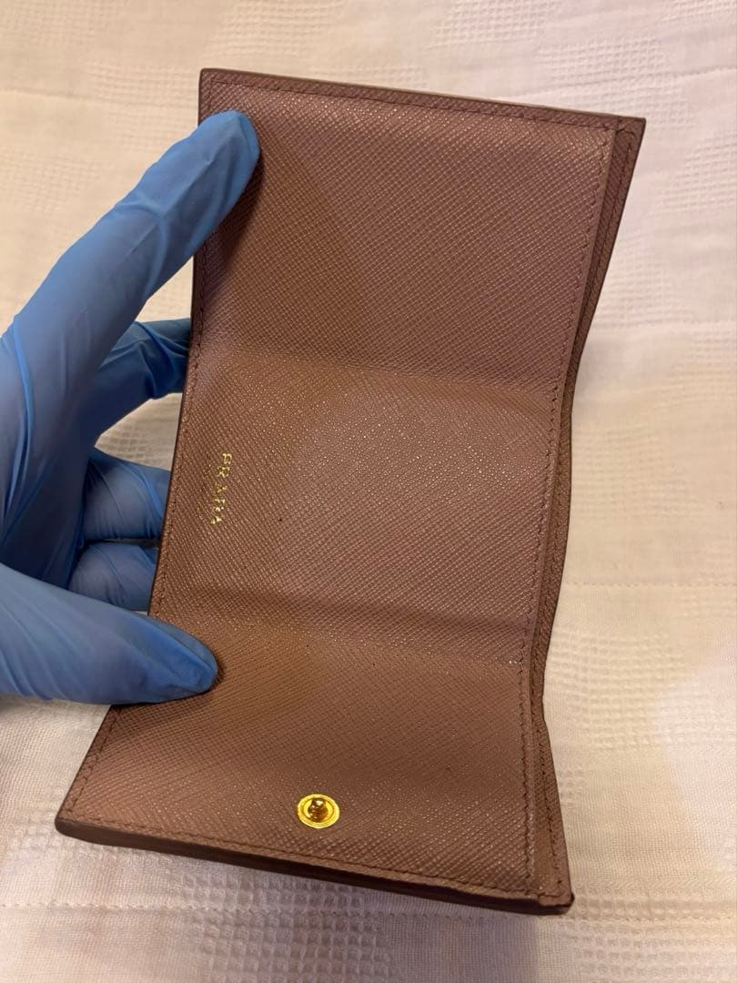 プラダ　コンパクト　三つ折り財布　ベージュ