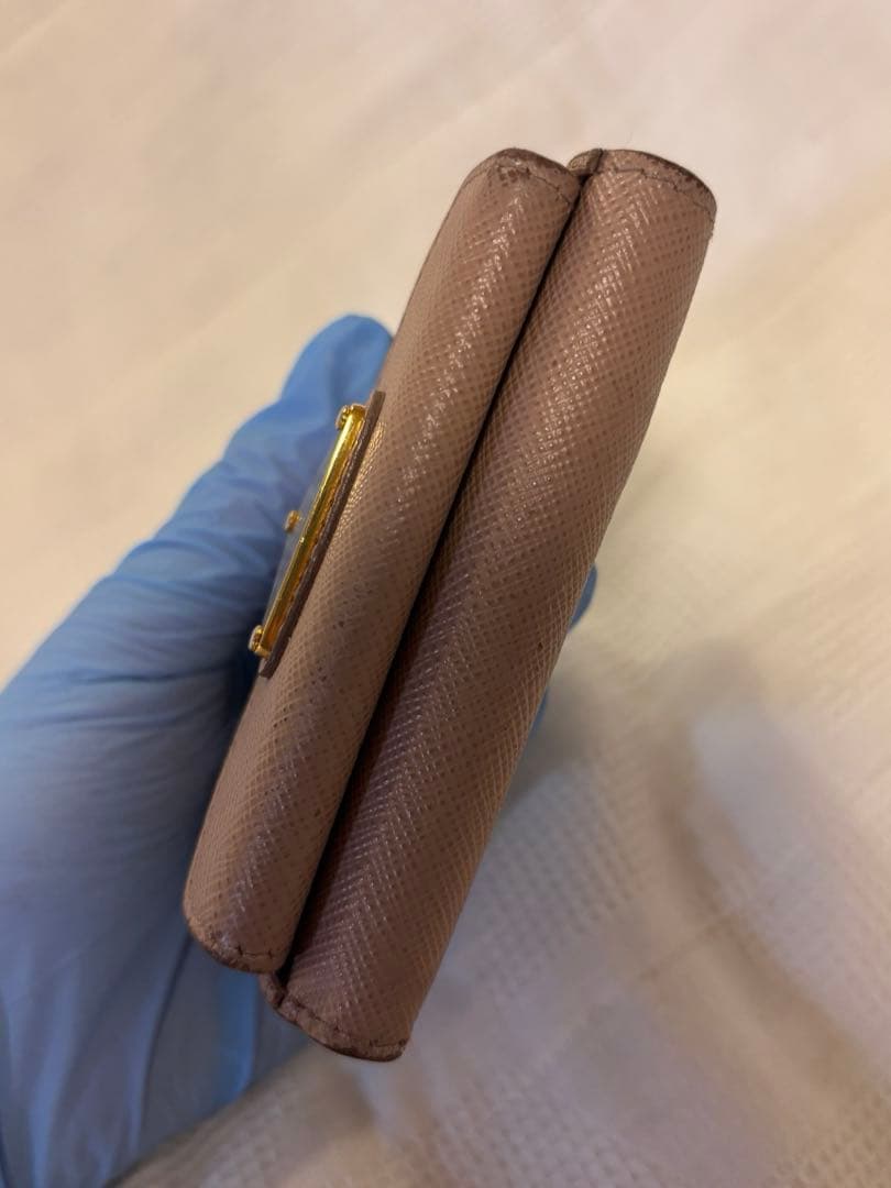 プラダ　コンパクト　三つ折り財布　ベージュ