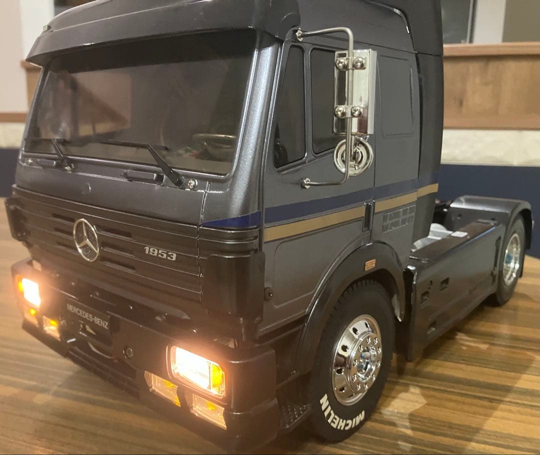 タミヤ 1/14メルセデス ベンツ トレーラーヘッド
