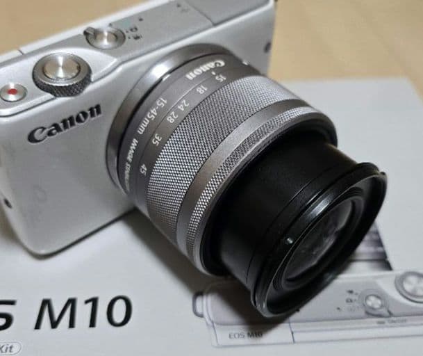 Canon EOS M10 キャノン　EF-M 15-45mm IS STM