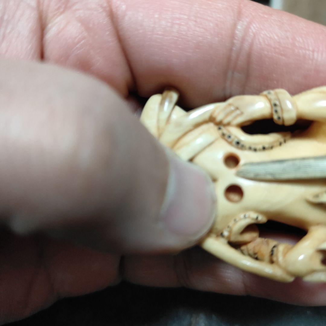 精緻彫刻 二体絡み 置物（骨材質と思われます）箱付｜旧家整理品