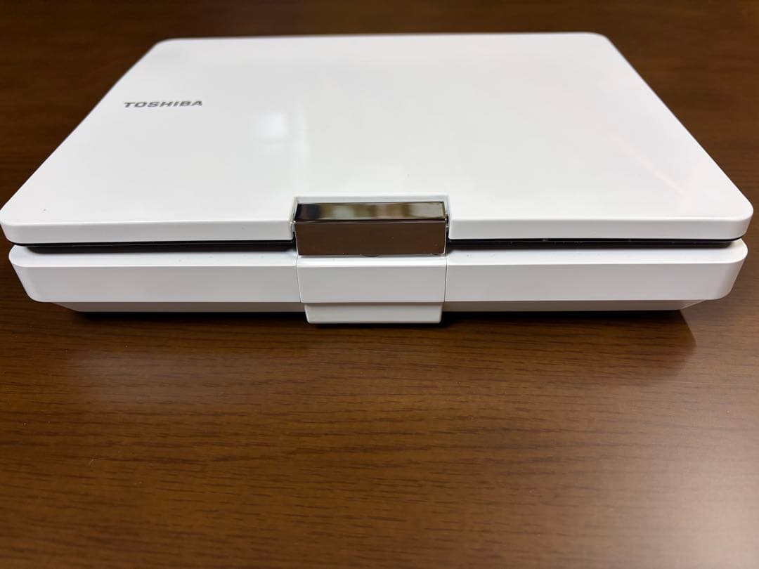 TOSHIBA REGZAポータブルDVDプレーヤー　SD-P910S 22年製