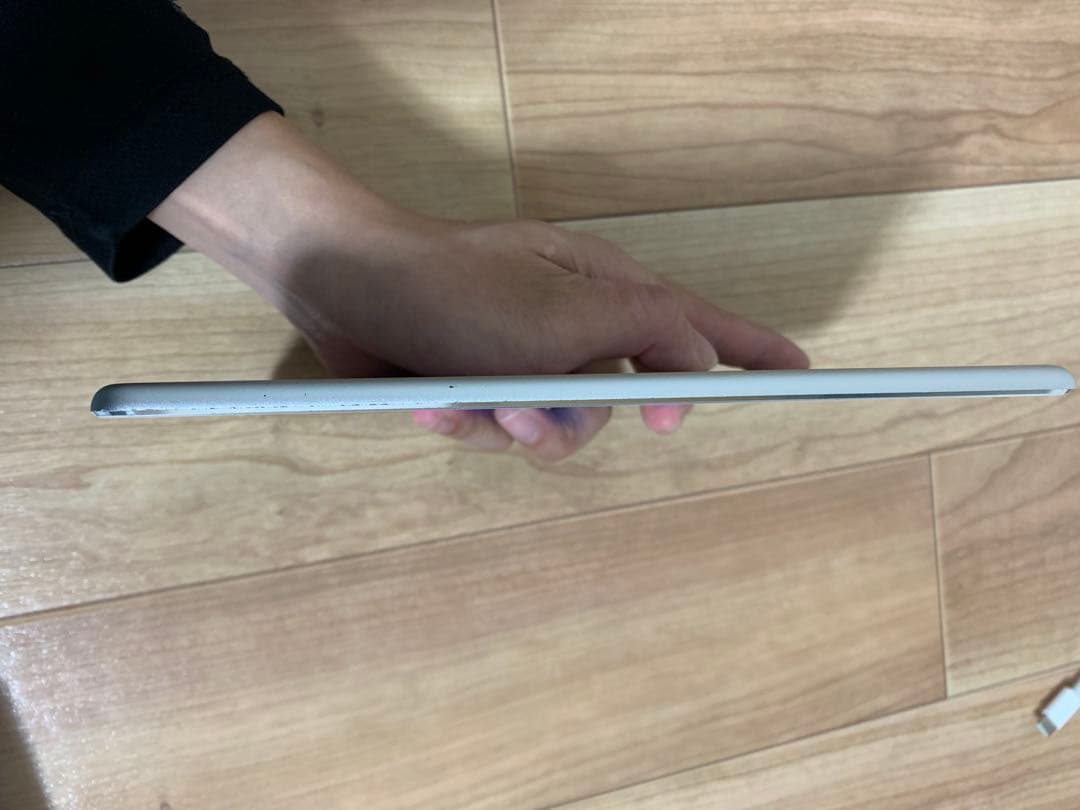 Apple iPad mini 4 シルバー 16GB