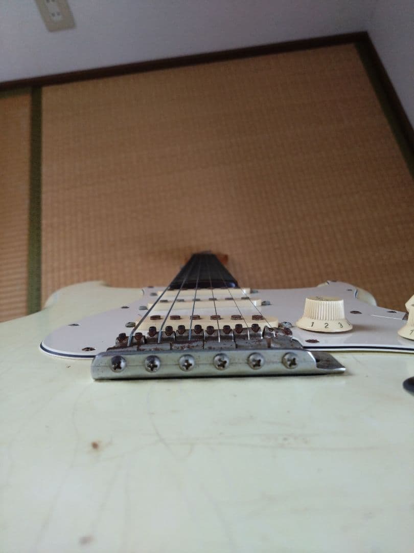 価格交渉ご自由に!ストラトキャスター　レリック　ホワイト