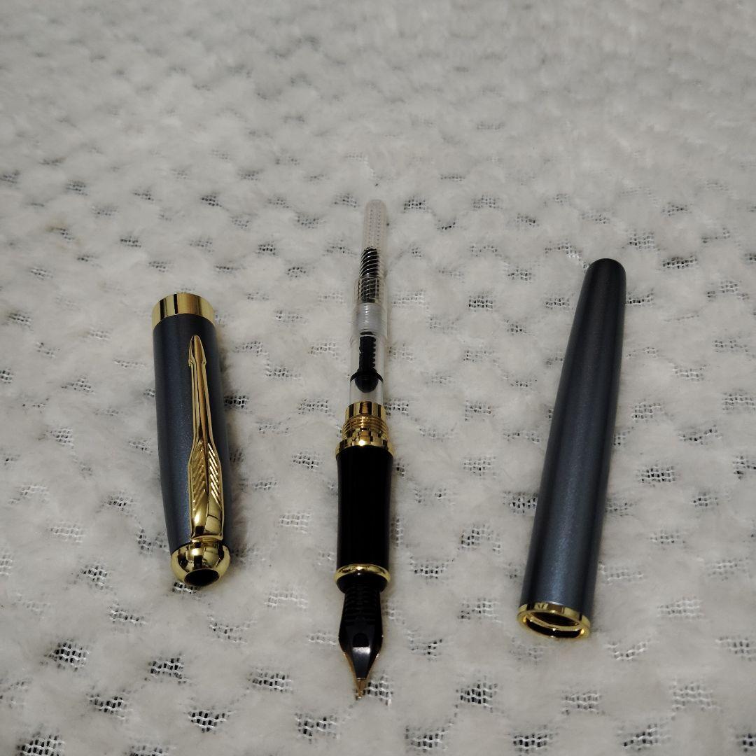 グレーの金属製万年筆8