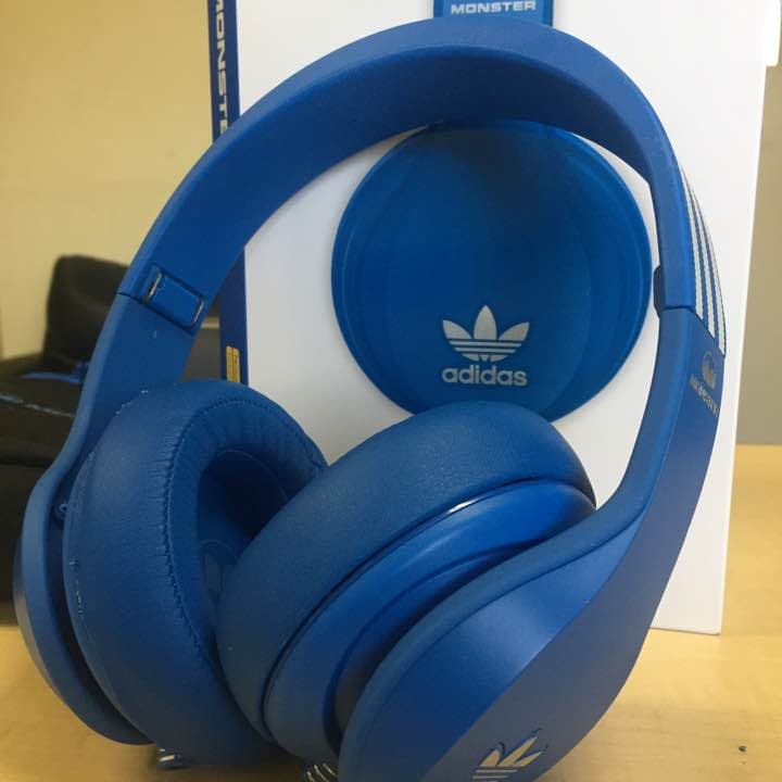 adidas  original ヘッドホン