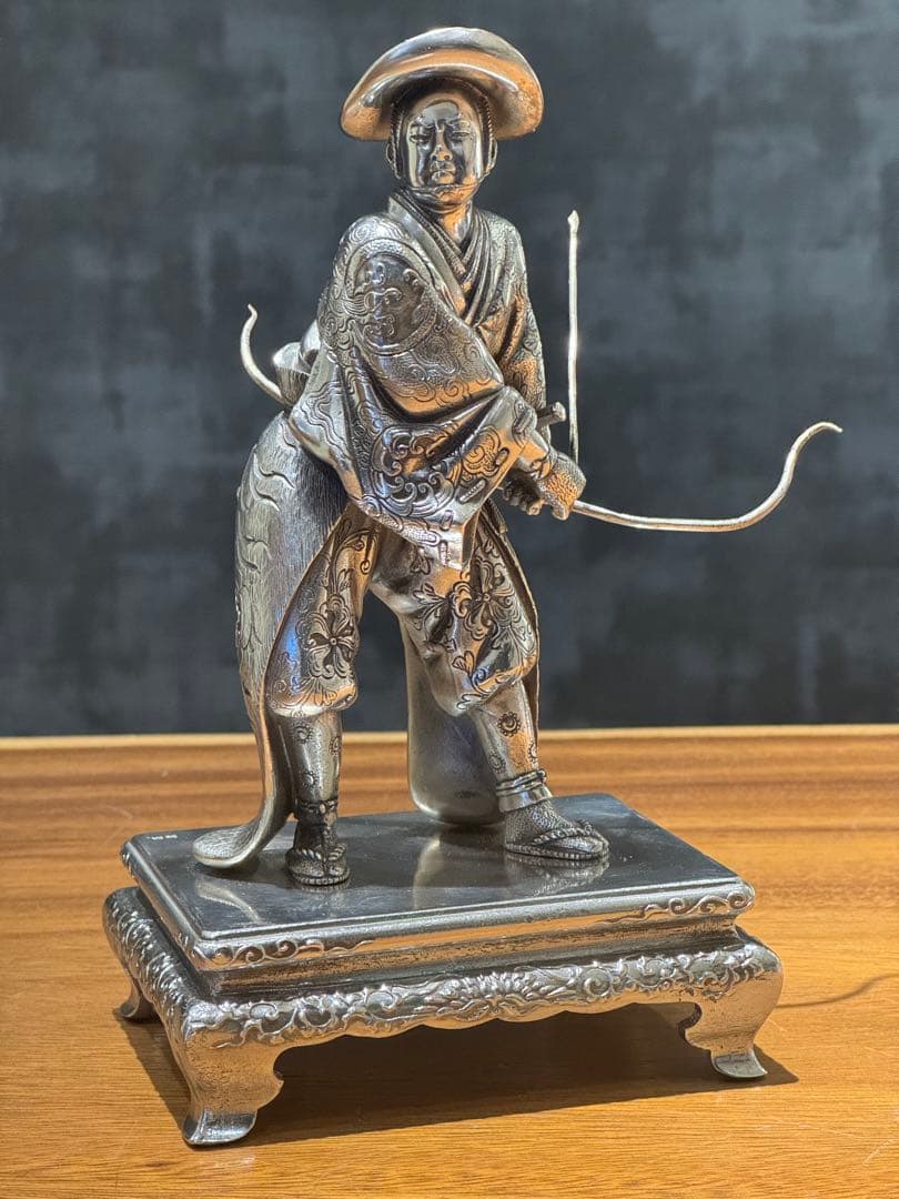 純銀刻印あり。宮尾？作者名？　太田道灌　1462g 材質不明　木箱付き