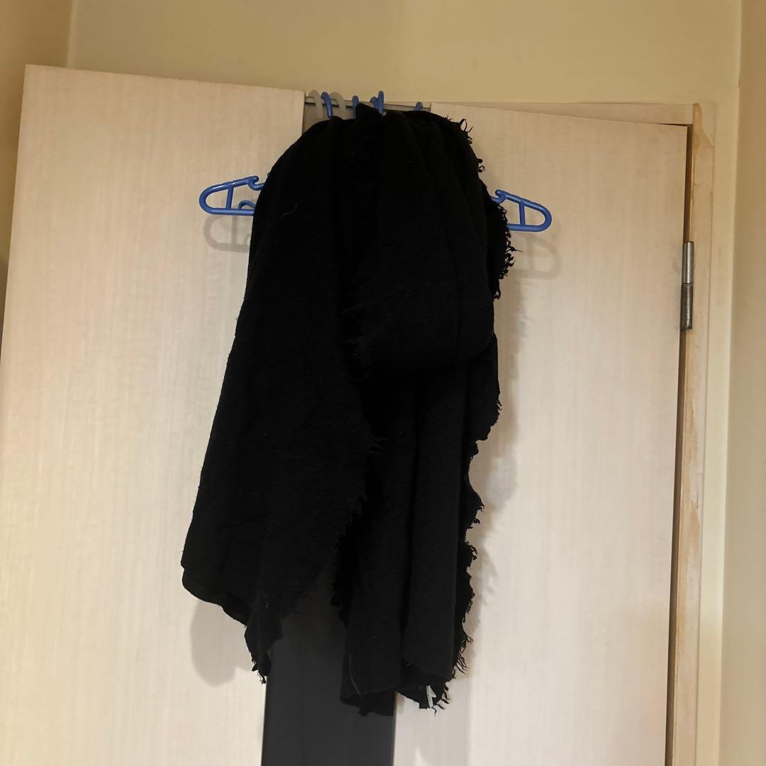 ファリエロサルティ　黒　ロングマフラー