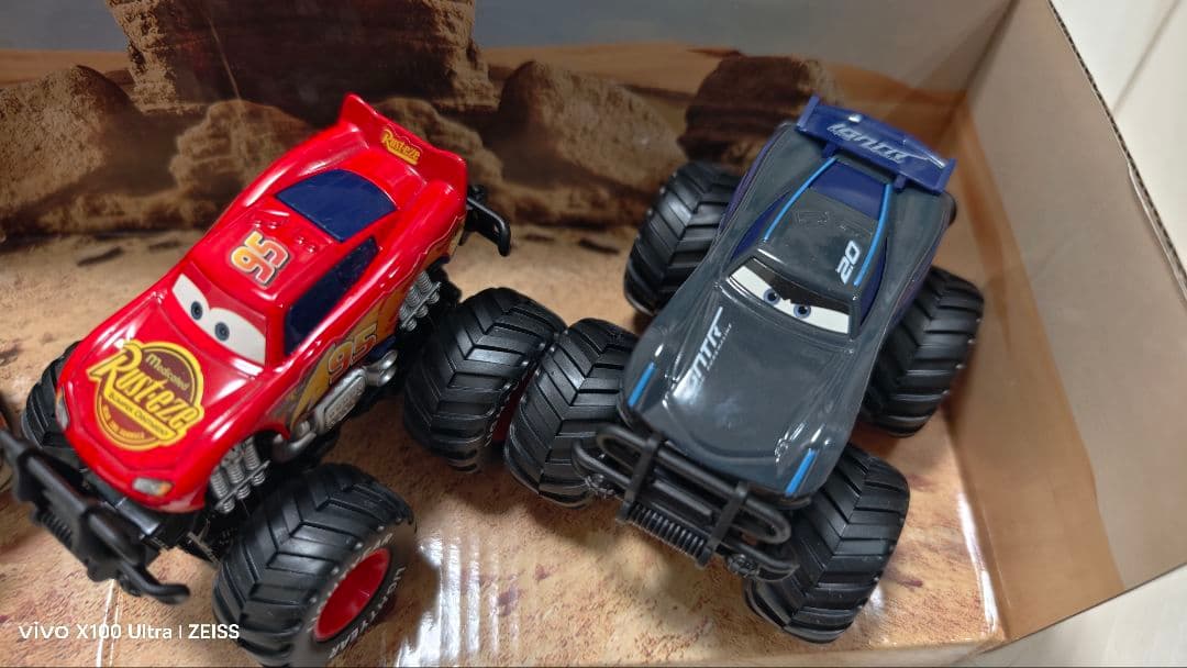 【激安】 カーズ モンスタートラック ミニカー　4台セット ラミレス メーター