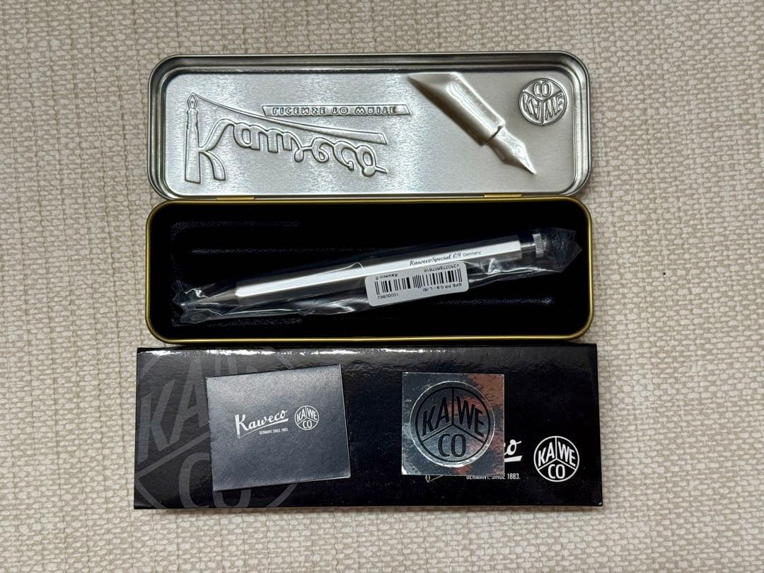 カヴェコスペシャル シャイニーシルバー 0.9mm 限定色