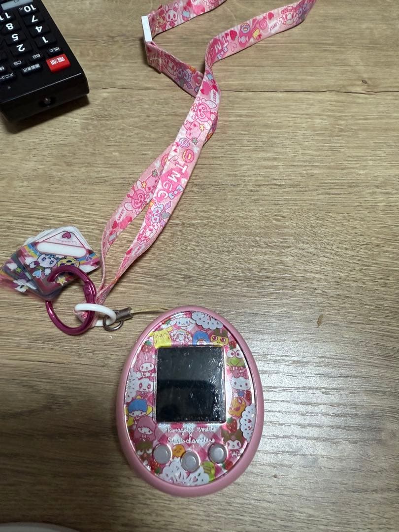 たまごっちみーつ　サンリオ　ネックストラップ付き