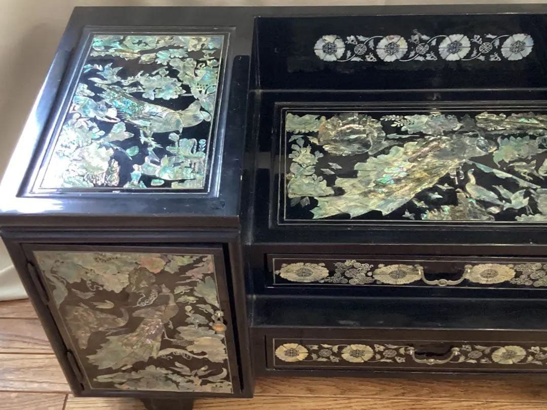 韓国伝統工芸　螺鈿細工漆塗り　青貝象嵌細工の黒木製収納家具　ヴィンテージ　希少品