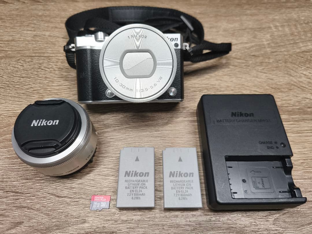 Nikon 1 J5 ミラーレス一眼　ダブルレンズキット