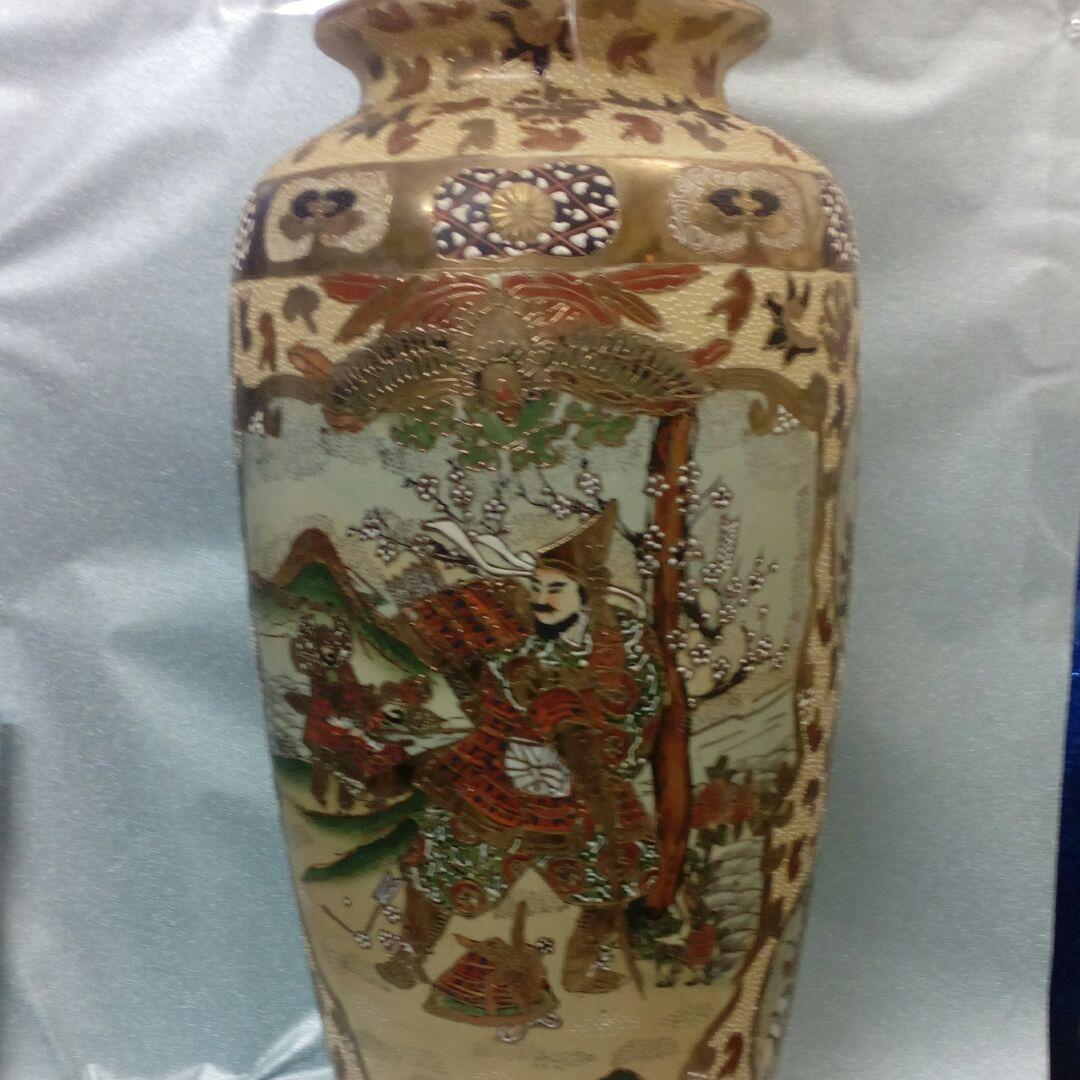 薩摩焼アンティーク武者合戦金彩盛上細密造形美時代丸に十字御家紋入古陶磁器