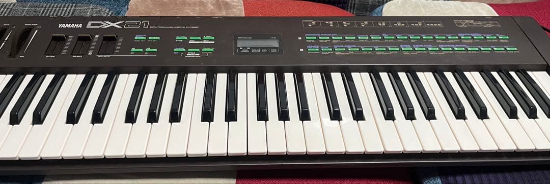 YAMAHA DX21 シンセサイザー