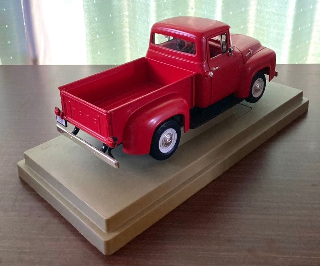 アーテル 1/18 スケール 1956 Ford F-100 赤