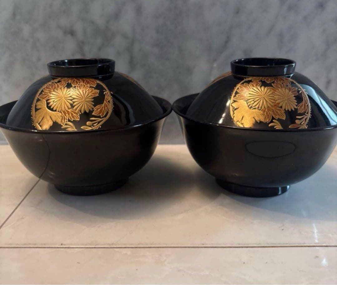 芸術的な蝶々とふんだんに使われた金彩が美しい豪華絢爛な木製輪島漆塗りお椀2客